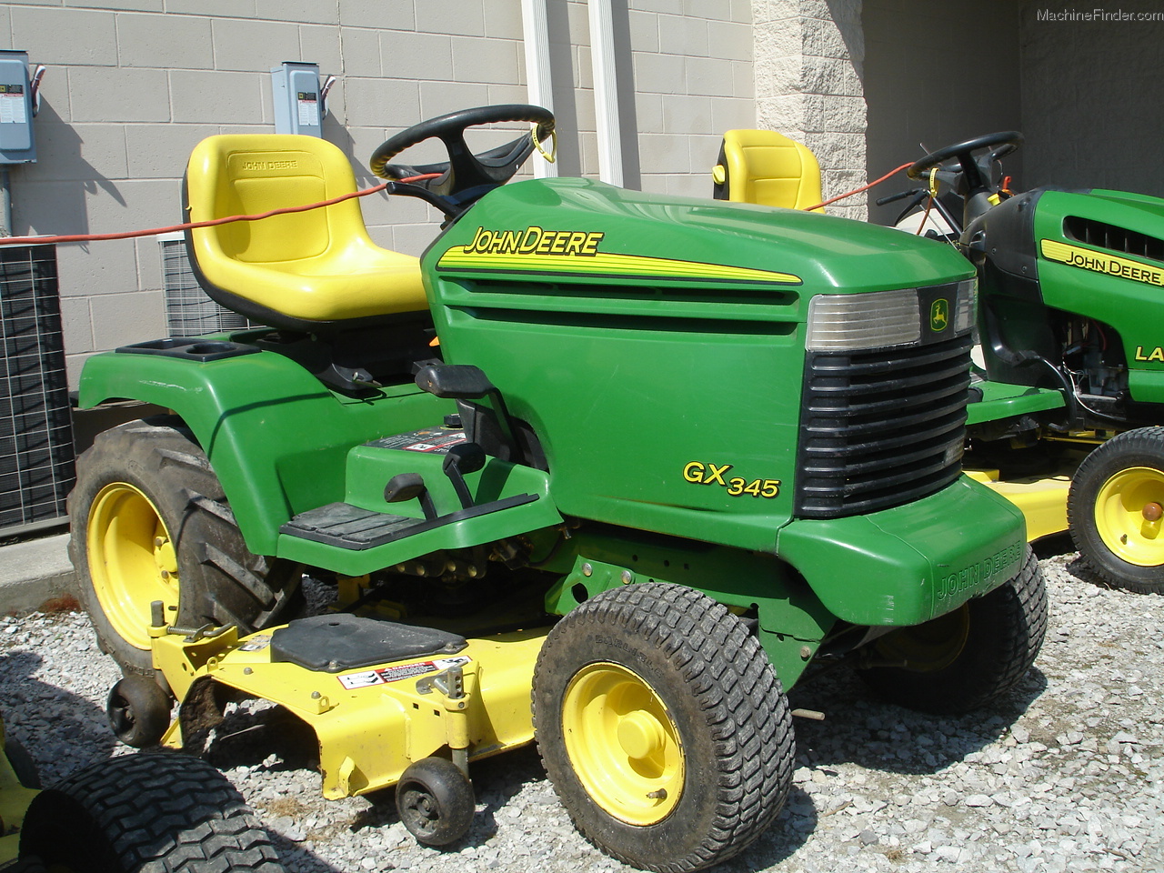 2004 John Deere GX345 Lawn & Garden and Commercial Mowing John Deere