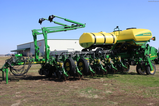 2011 John Deere 1770