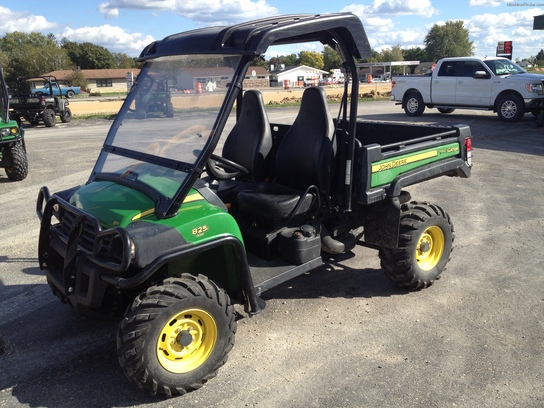 2010 John Deere 825I