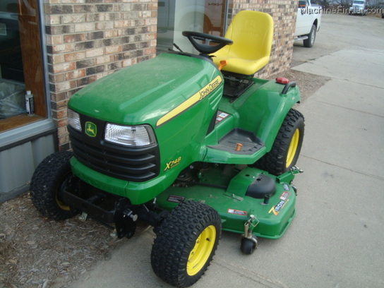 2011 John Deere X748