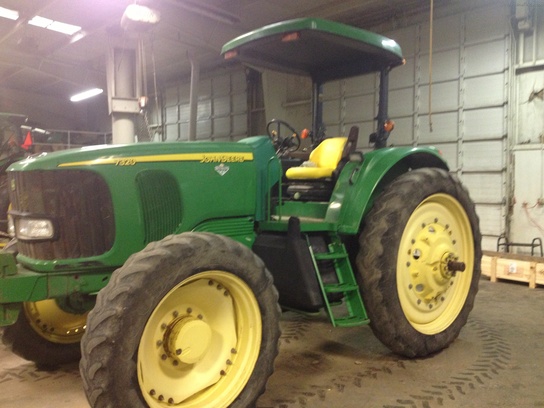2004 John Deere 7320