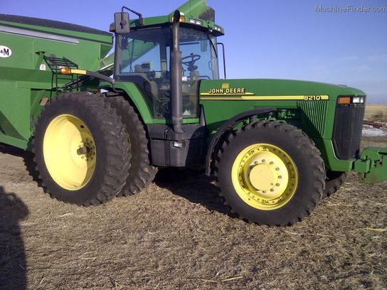 2001 John Deere 8210