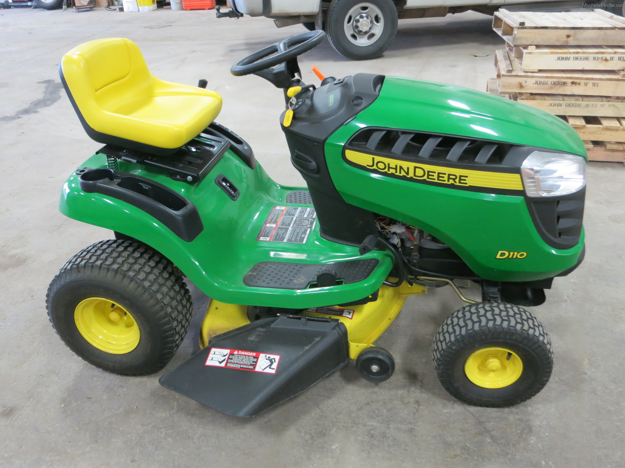 2011 John Deere D110 Lawn & Garden and Commercial Mowing John Deere