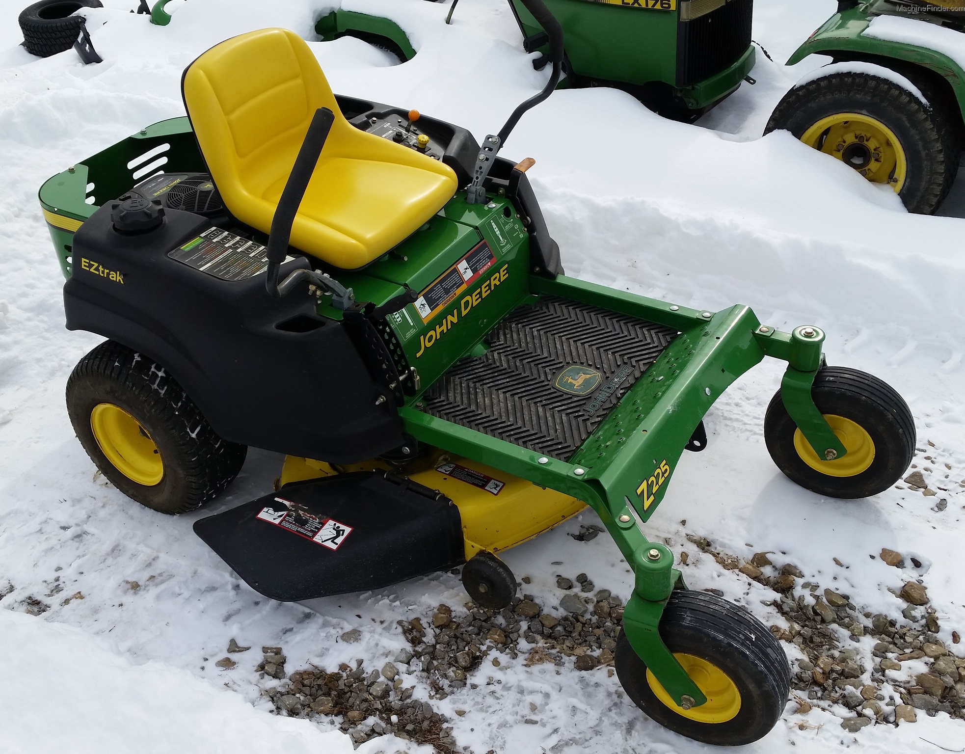 John Deere Z225 Lawn & Garden and Commercial Mowing John Deere