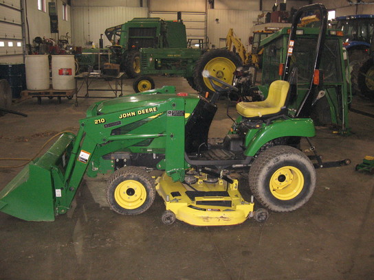 2004 John Deere 2210