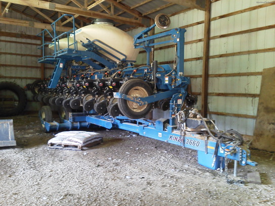 2010 Kinze 3660