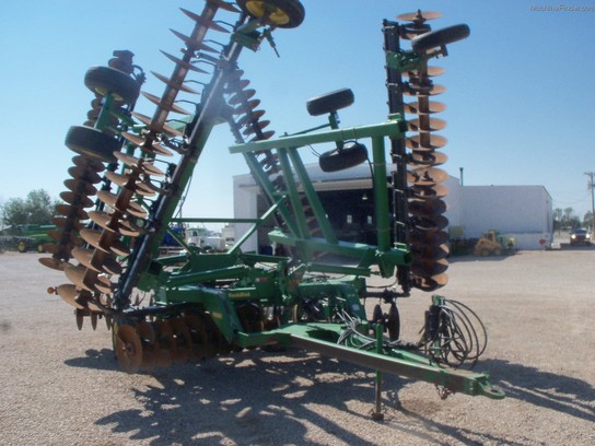2001 John Deere 637
