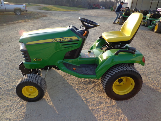 2011 John Deere X720