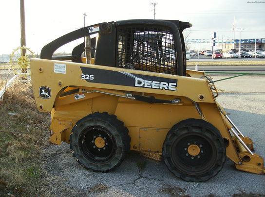 2005 John Deere 325