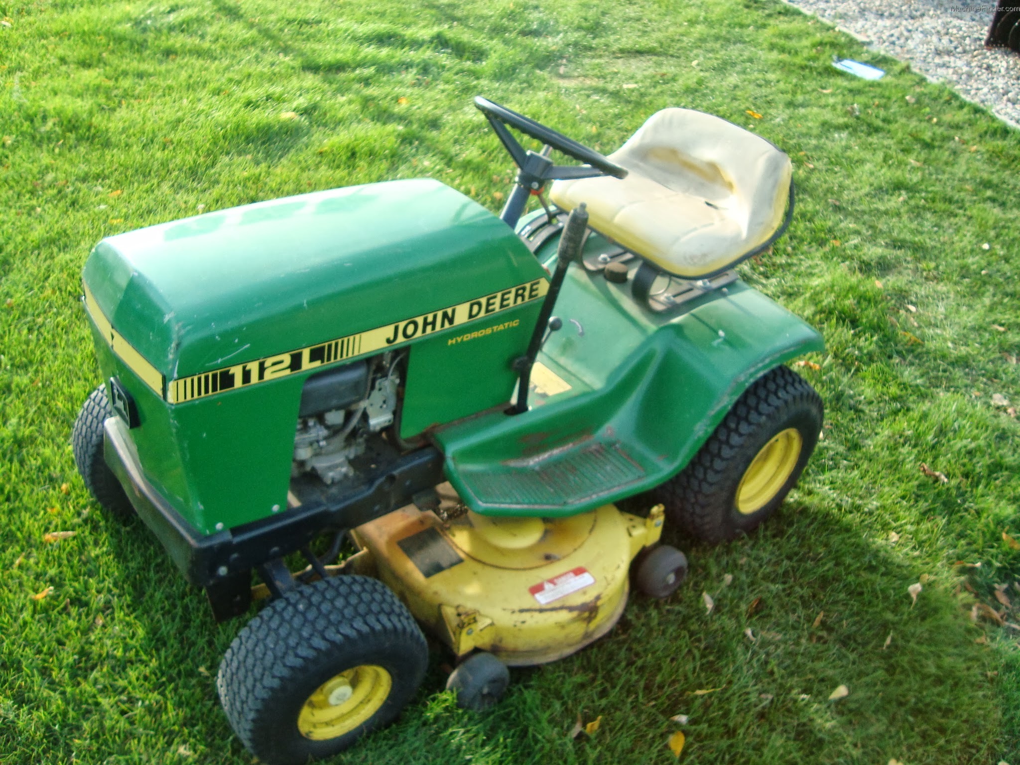 1985 John Deere 112 Lawn & Garden and Commercial Mowing John Deere