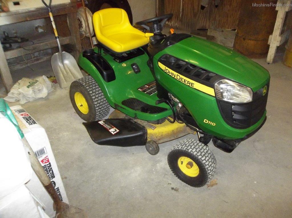2011 John Deere D110 Lawn & Garden and Commercial Mowing John Deere