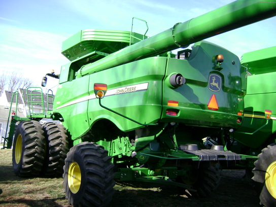 2012 John Deere S670