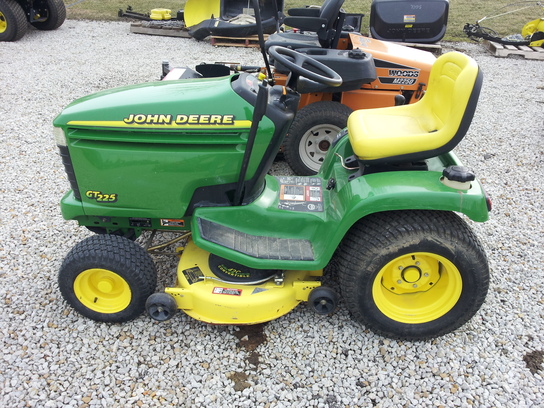  John Deere GT225