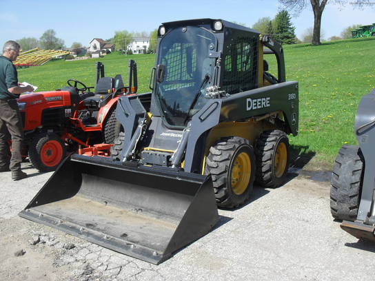 2012 John Deere 318D
