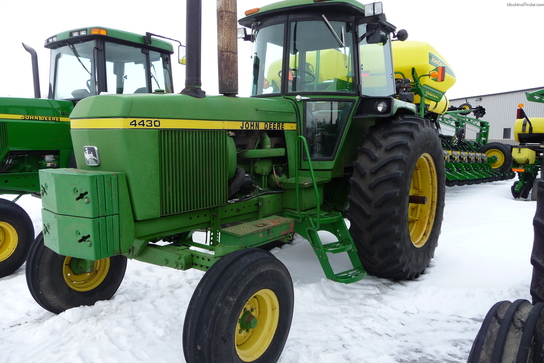1975 John Deere 4430