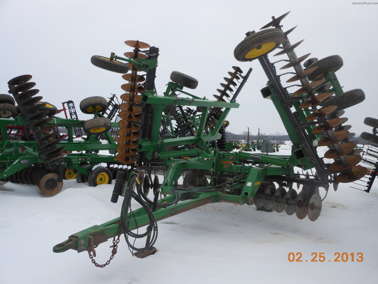 2001 John Deere 637