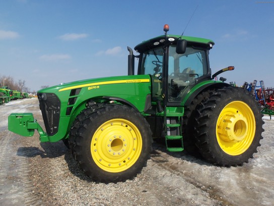 2011 John Deere 8270R