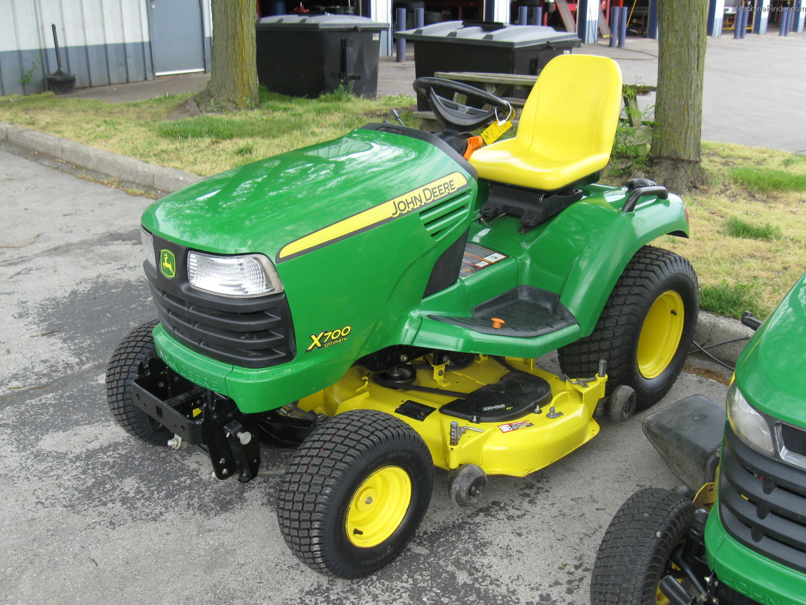 2008 John Deere X700 Lawn & Garden and Commercial Mowing John Deere