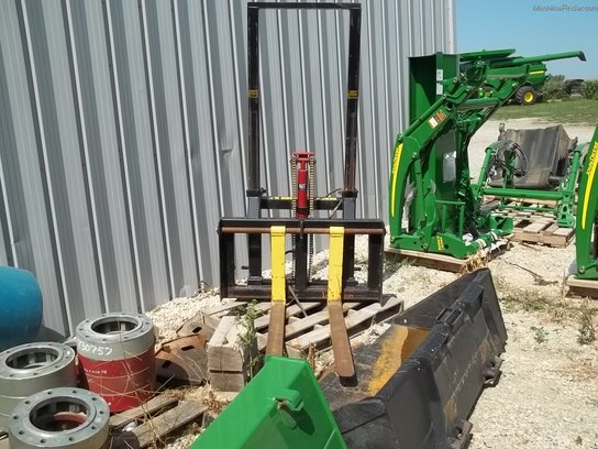 2001 John Deere FORKLIFT