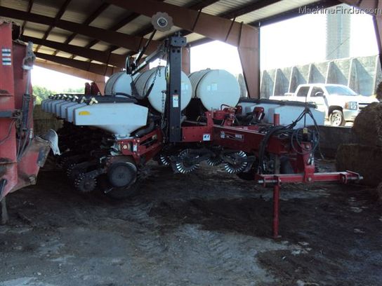 2006 White 8180
