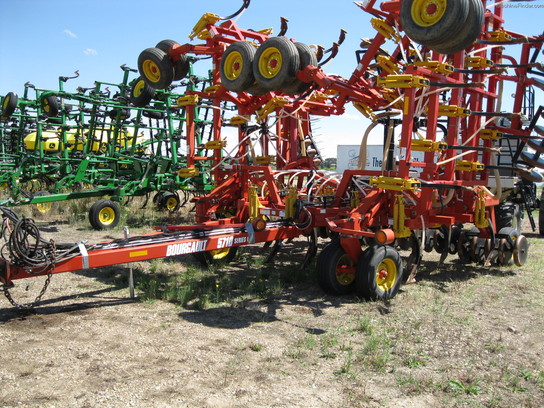 2003 Bourgault 5710