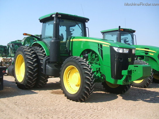 2011 John Deere 8260R