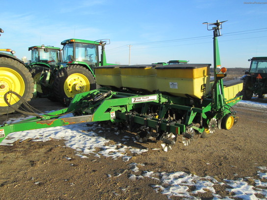 1995 John Deere 7200