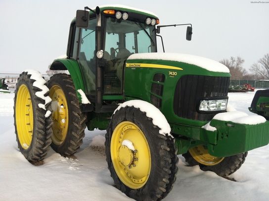  John Deere 7430