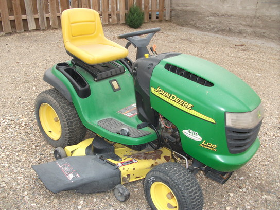  John Deere L120