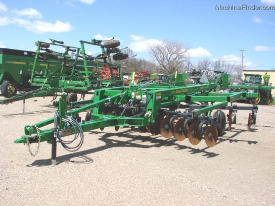 2012 John Deere 2700