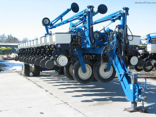 2007 Kinze 3700