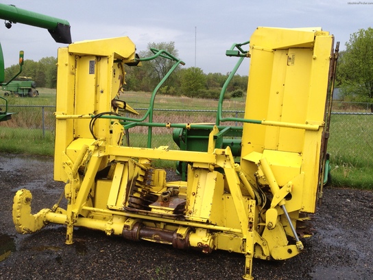 2000 John Deere 688
