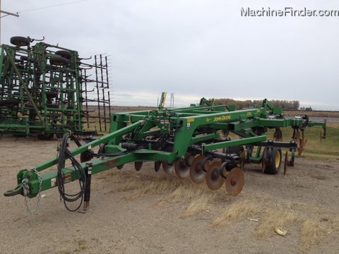 2005 John Deere 2700
