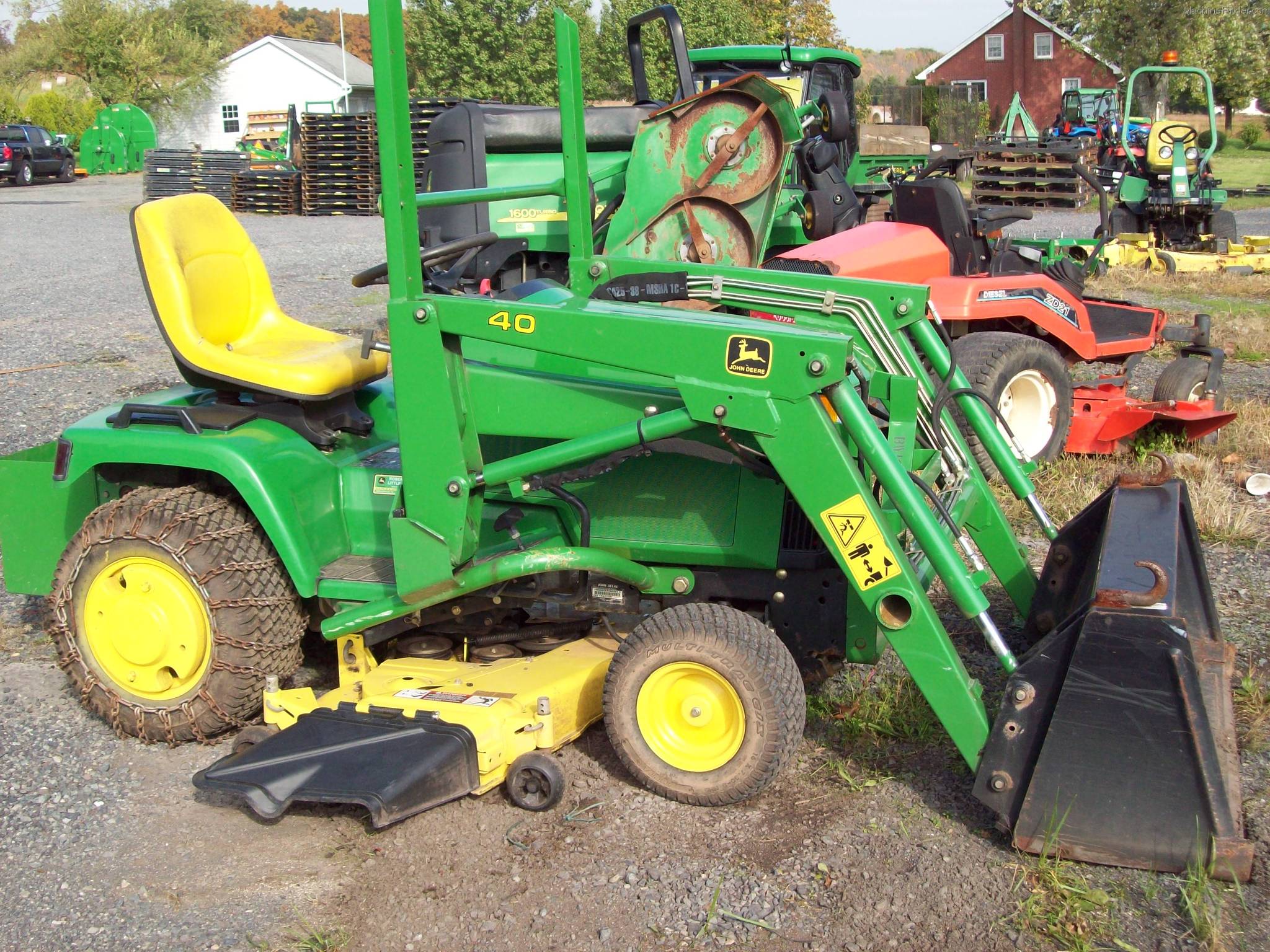 2001 John Deere 425 Lawn & Garden and Commercial Mowing John Deere