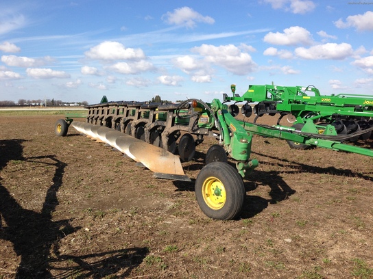 2011 John Deere 3710