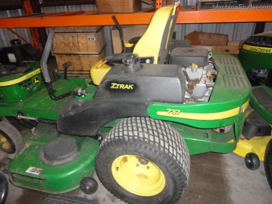 2005 John Deere 737