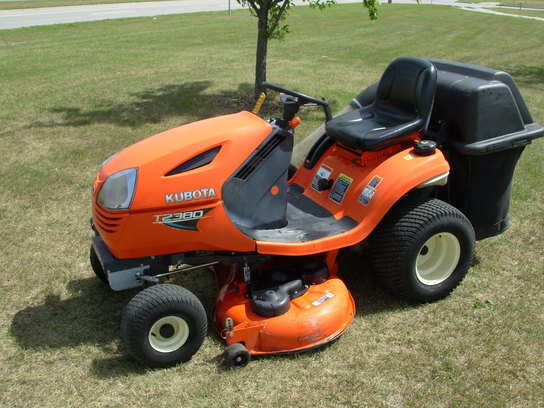 2010 Kubota T2380 Lawn And Garden And Commercial Mowing John Deere