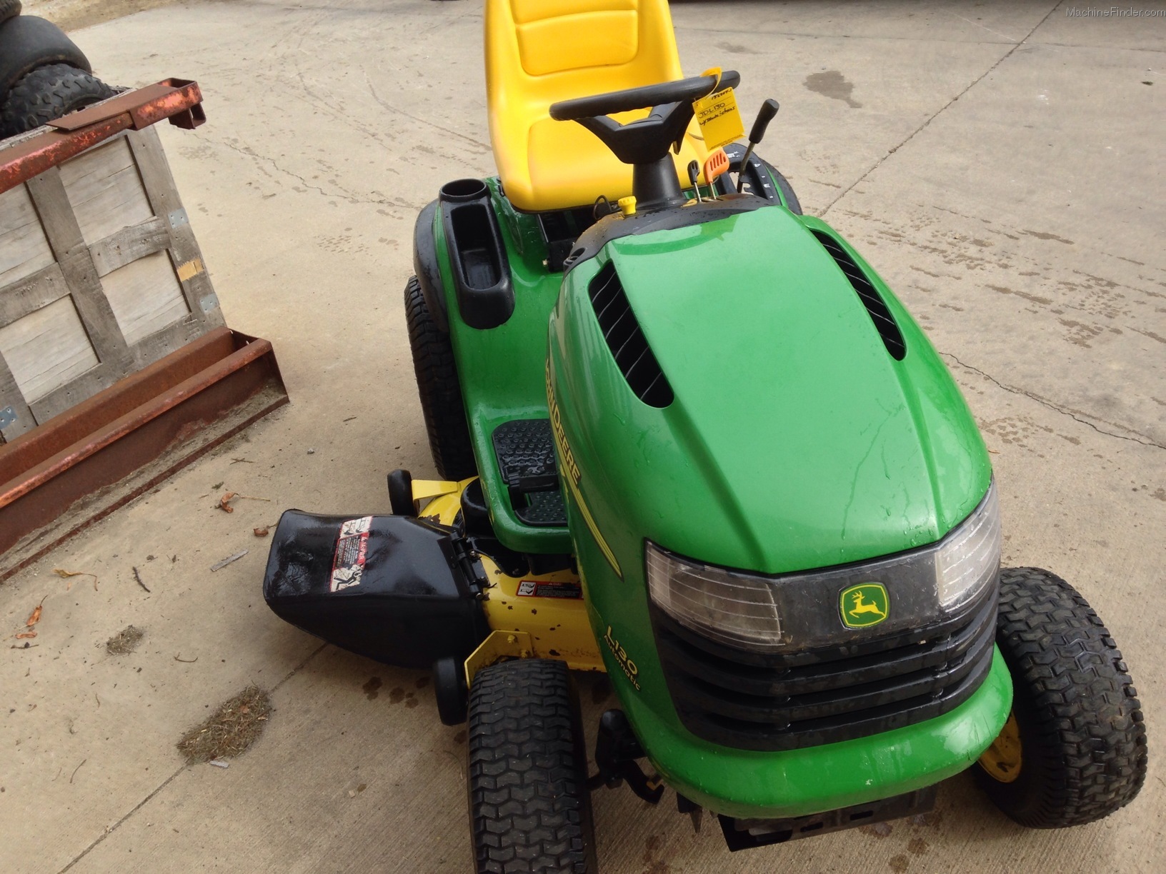2005 John Deere L130 Lawn & Garden and Commercial Mowing John Deere