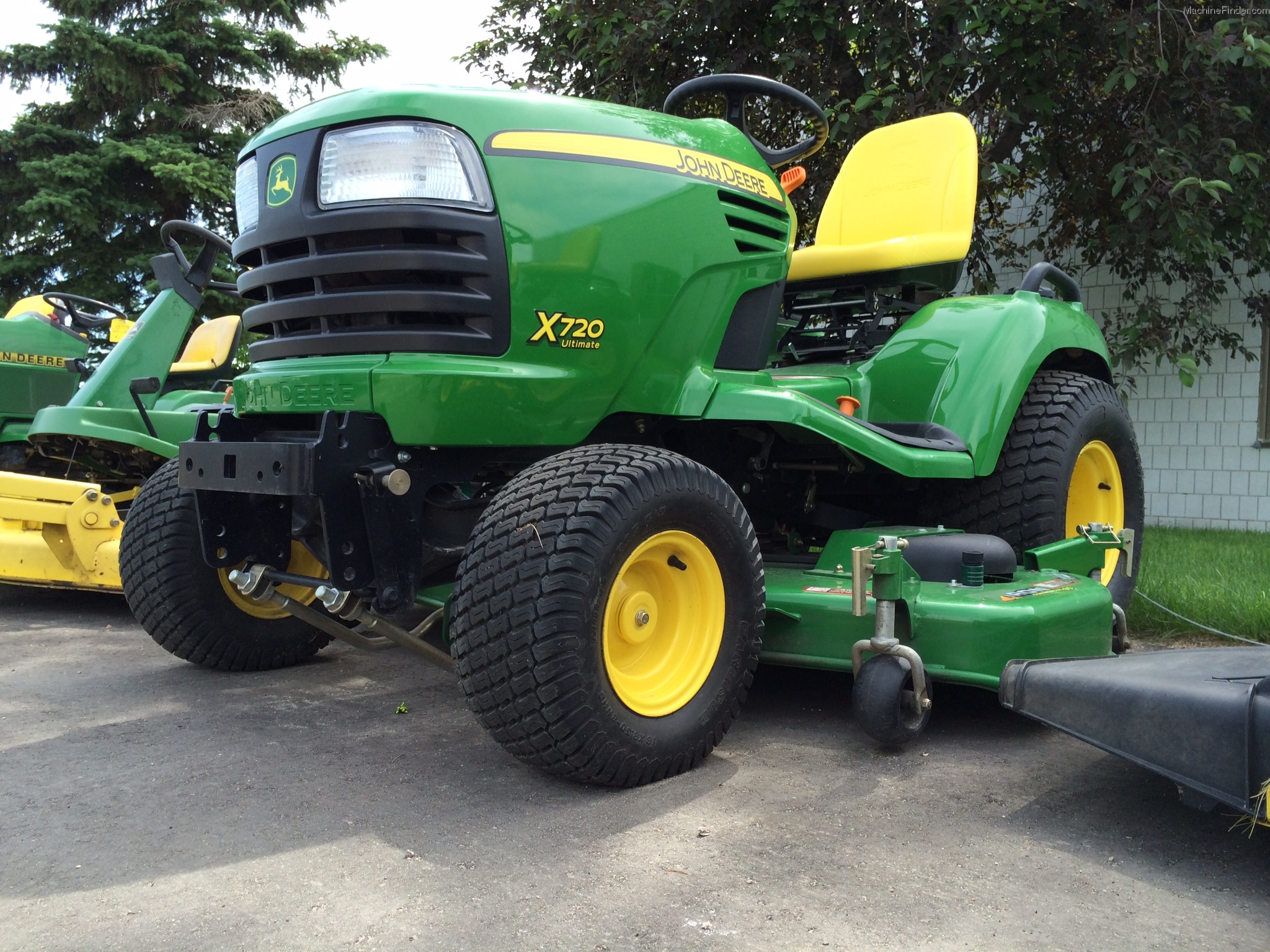 2012 John Deere X720 Lawn & Garden and Commercial Mowing John Deere