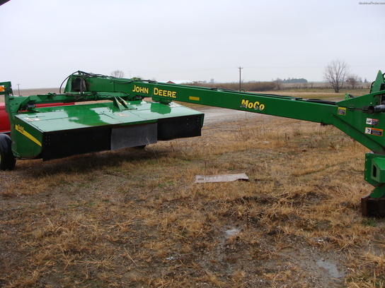 2002 John Deere 946