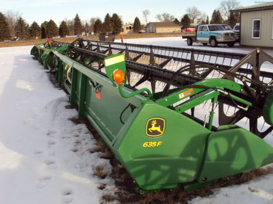 2011 John Deere 635F