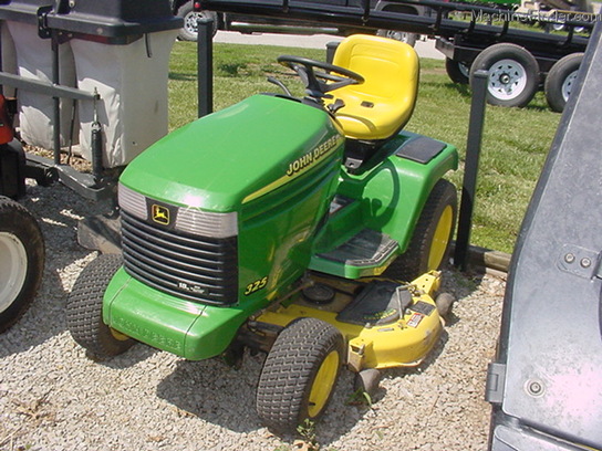 2000 John Deere 325