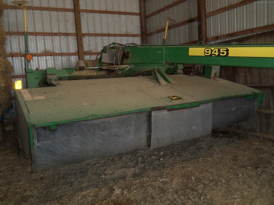 1997 John Deere 945