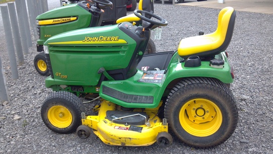 2004 John Deere GT235