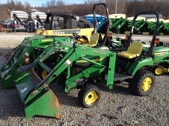 2004 John Deere 2210