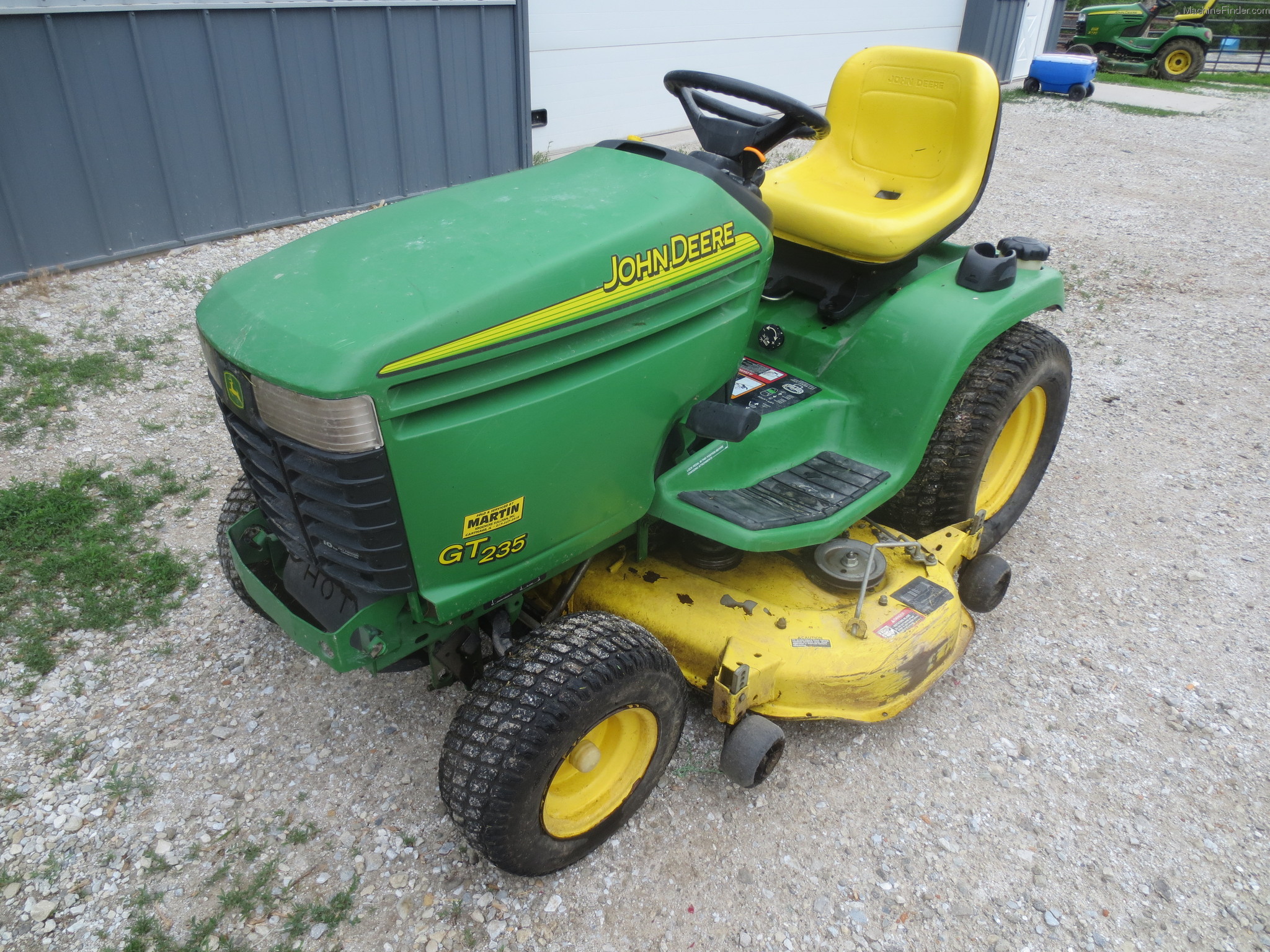 2004 John Deere GT235 Lawn & Garden and Commercial Mowing John Deere