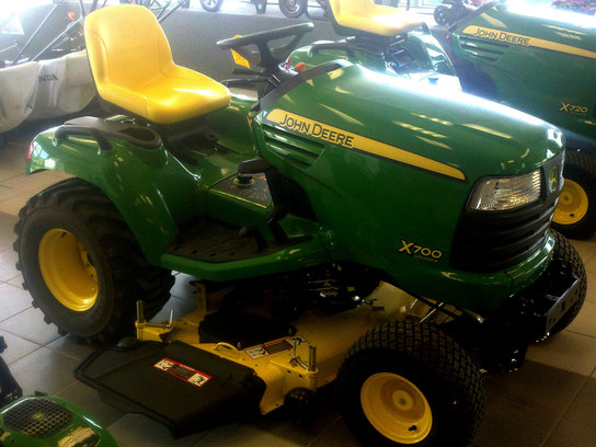 2011 John Deere X700
