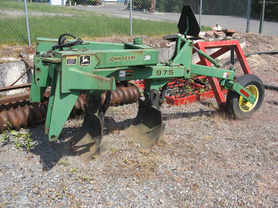 2001 John Deere 975