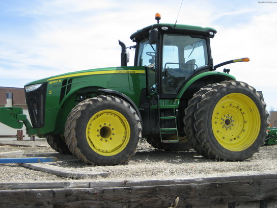 2012 John Deere 8260R