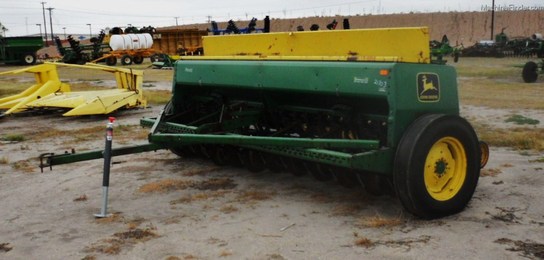  John Deere 8300